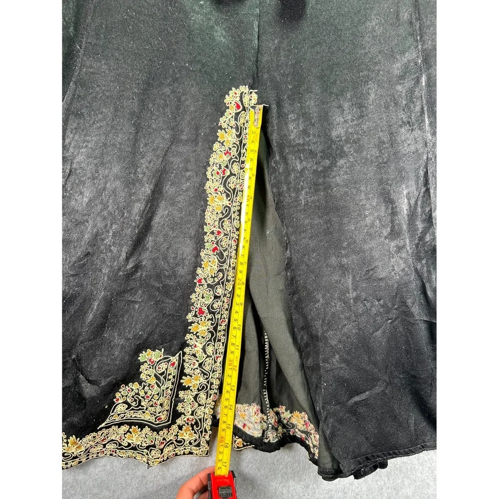 Vintage Womens Gown Black Velvet Embroidered Floral Stretch Round Neck Pullover